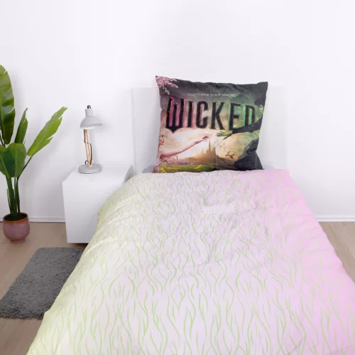 Wicked Mystic ágyneműszett – misztikus dizájn, 140x200 cm paplanhuzat, 70x90 cm párnahuzat, puha és kényelmes anyag, tökéletes ajándék Wicked rajongóknak.